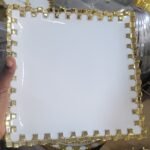 Plat carré de service blanc et or | Élégance et design moderne