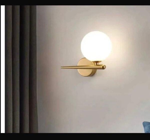 APPLIQUE MURALE MODERNE DOREE-LUMINAIRE DESIGN AVEC GLOBE