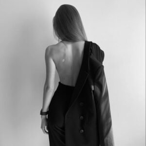 Robe moulante courte marron – Dos nu chic & découpe frontale élégante
