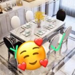 Set de salle à manger moderne avec table en marbre et chaises élégantes