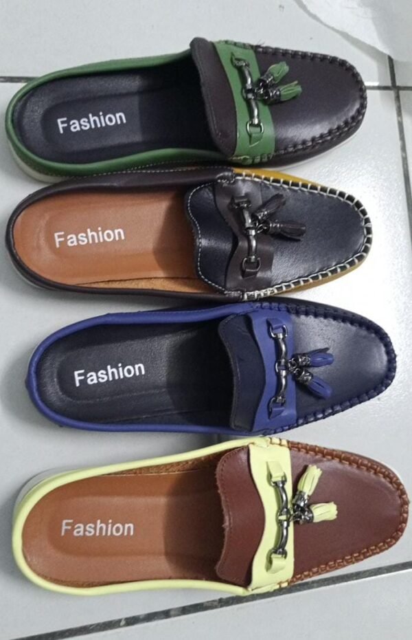 Babouches Mocassins Tendance Bicolores à Boucle et Pampilles – Image 3